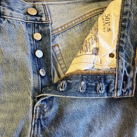 Medium wash 501 Levi’s Jeans 27x28 - Picture 3 of 5